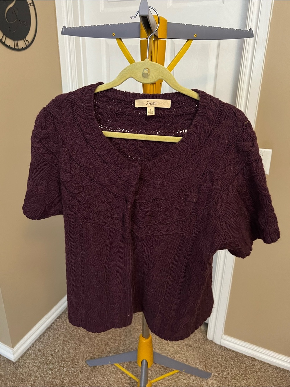 Motto Short-Sleeve Cable Knit Cardigan in Deep Plum